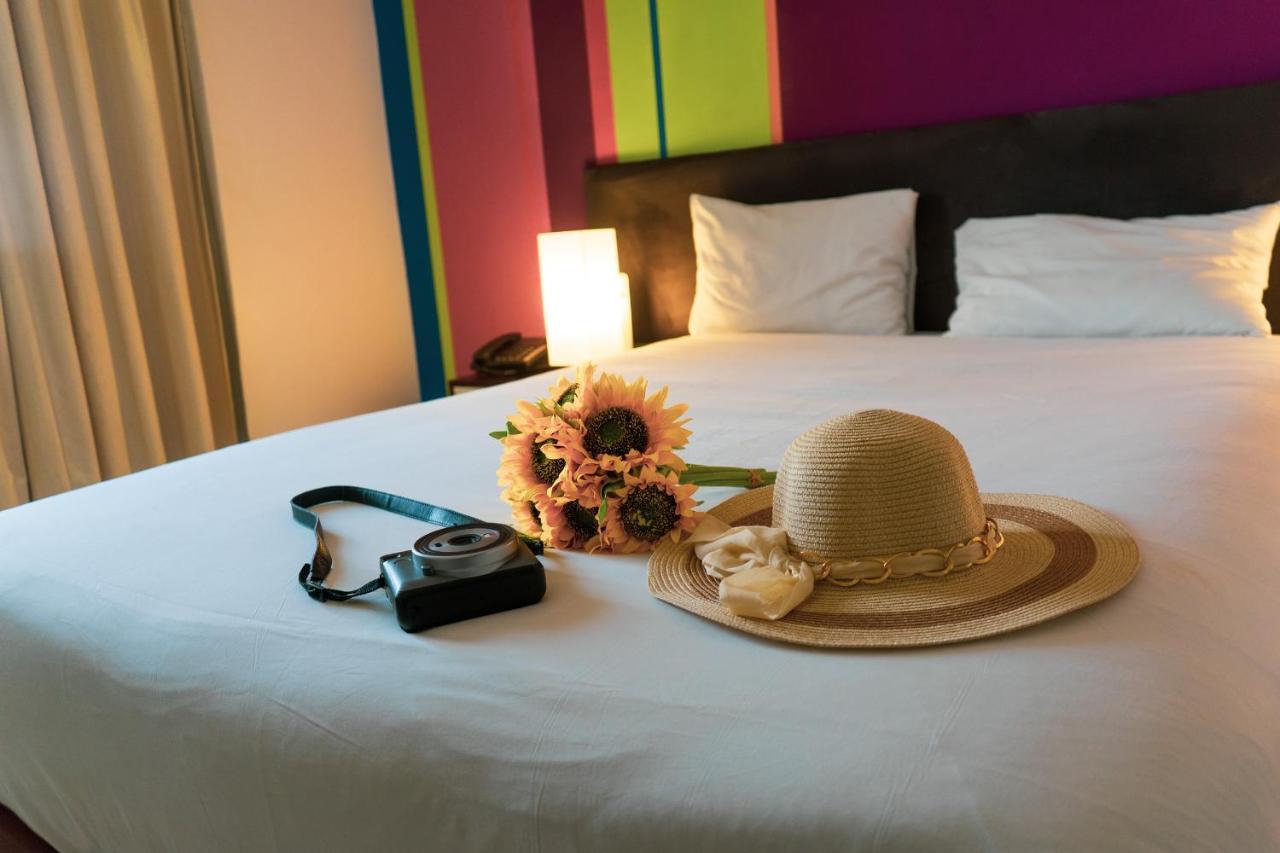 Отель Ibis Styles Accra Airport Экстерьер фото