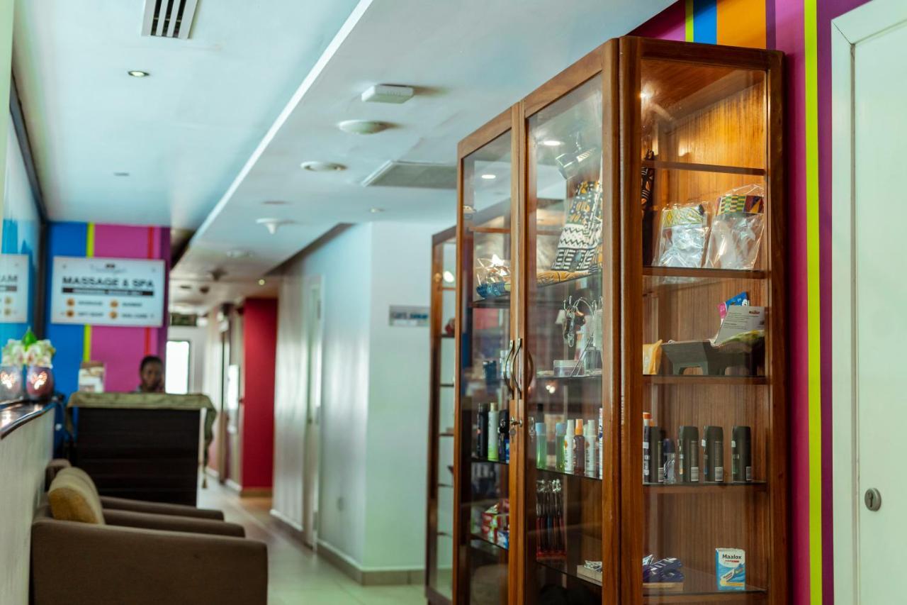 Отель Ibis Styles Accra Airport Экстерьер фото