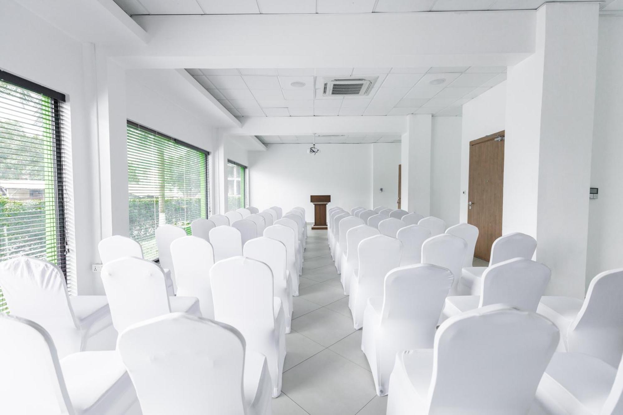 Отель Ibis Styles Accra Airport Экстерьер фото