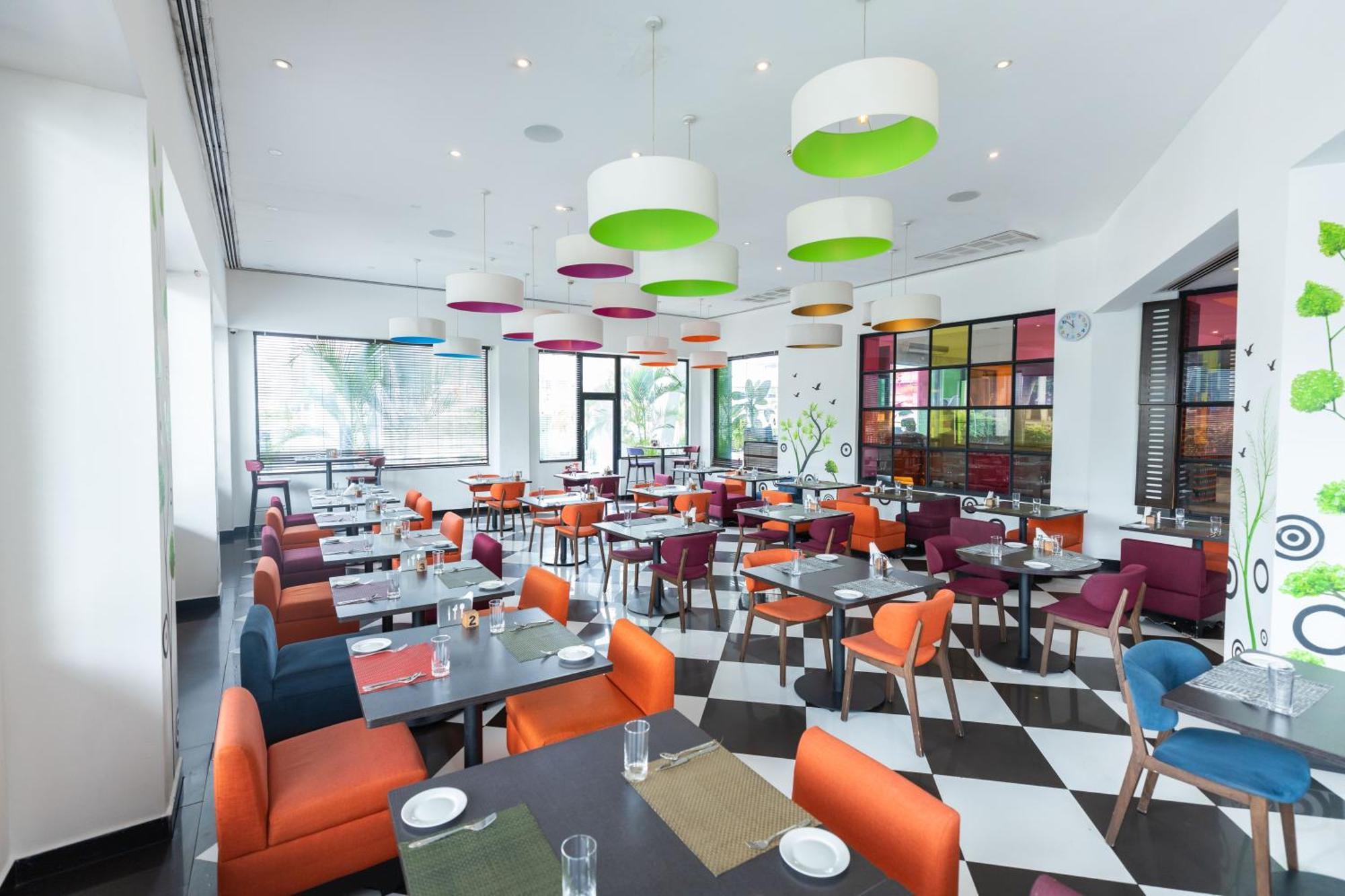 Отель Ibis Styles Accra Airport Экстерьер фото