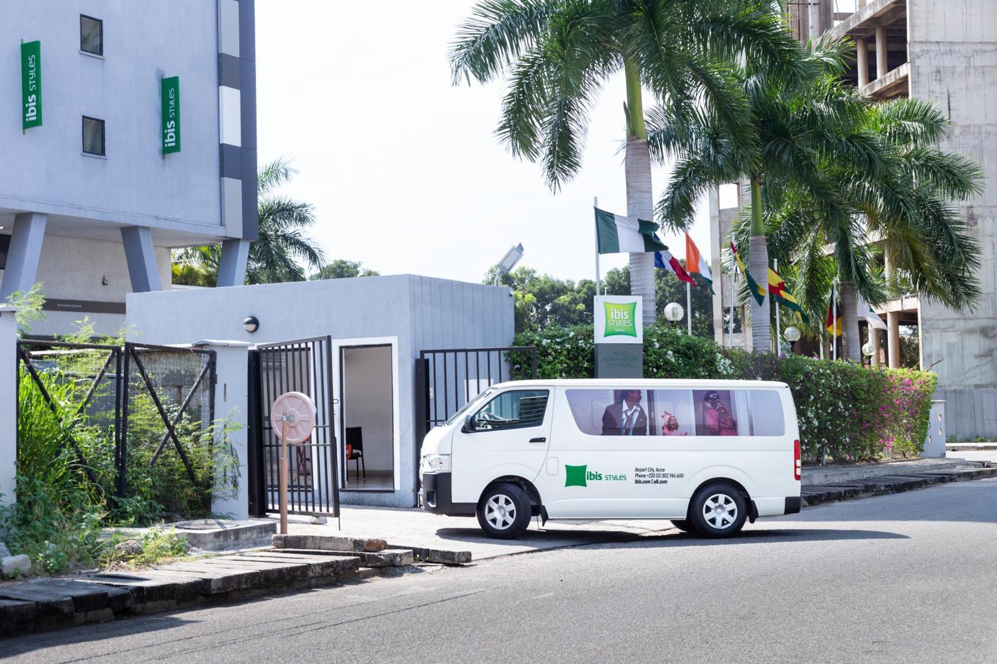 Отель Ibis Styles Accra Airport Экстерьер фото