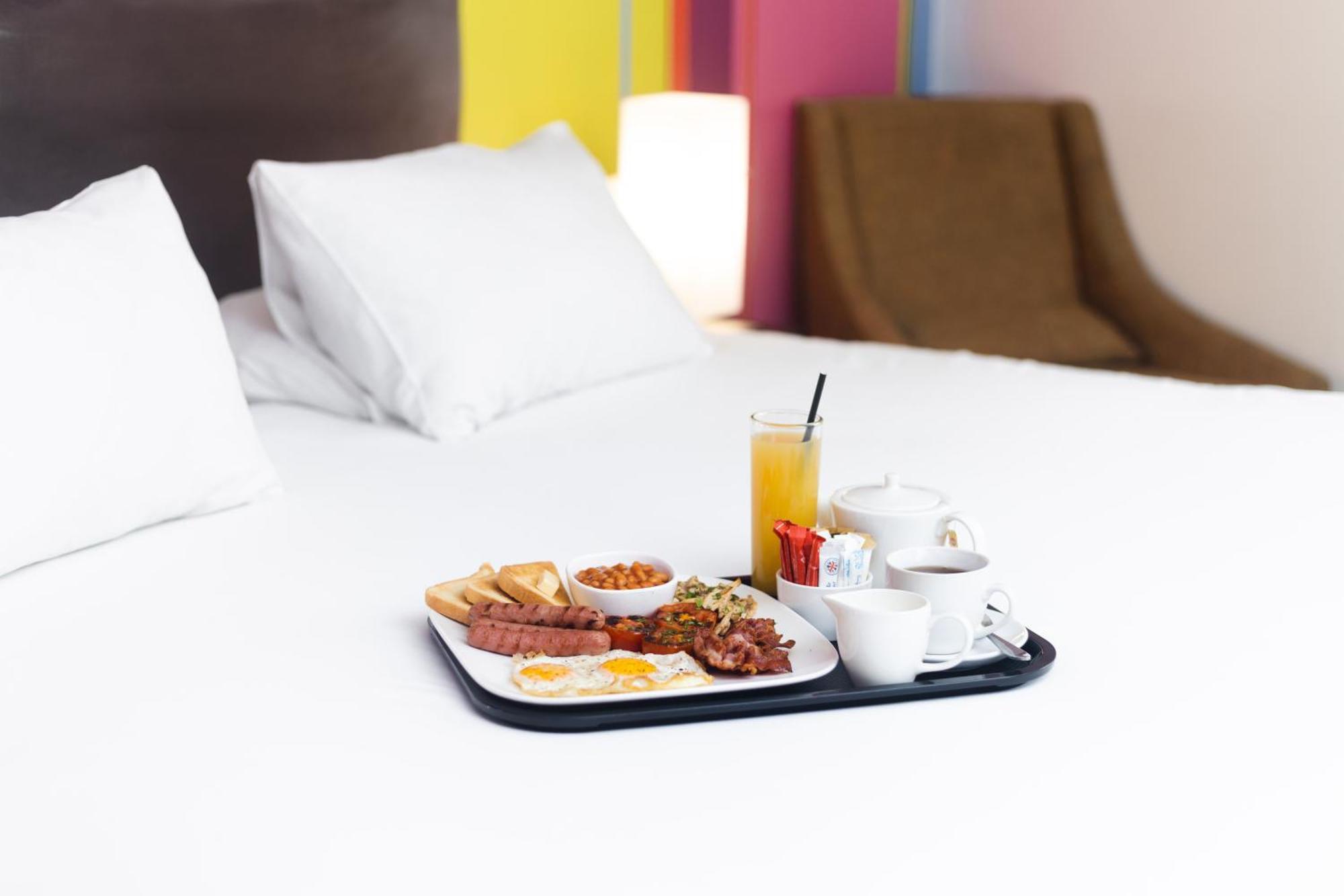 Отель Ibis Styles Accra Airport Экстерьер фото