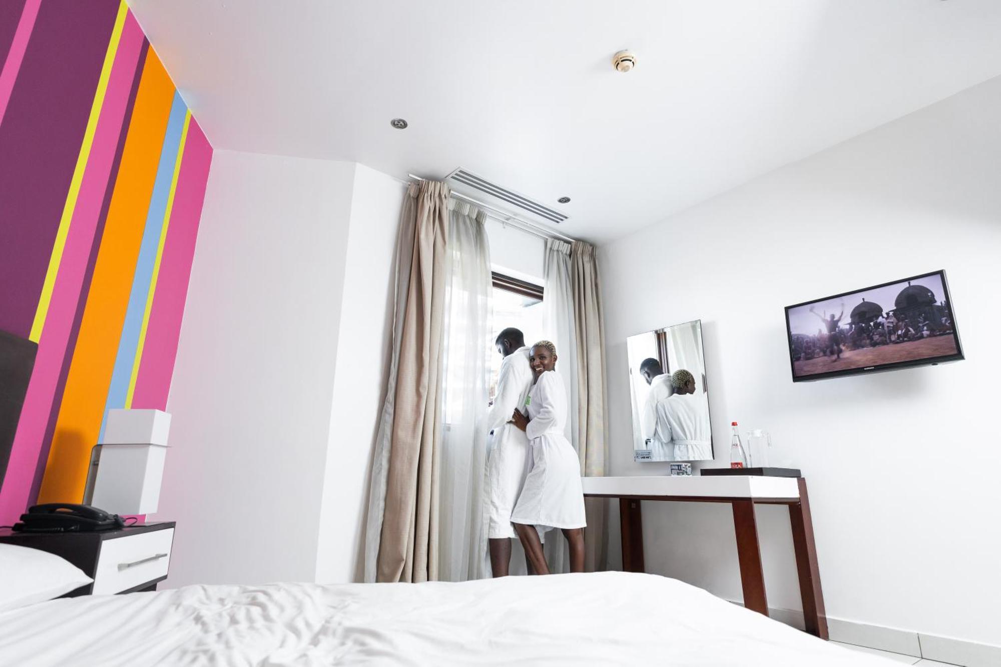 Отель Ibis Styles Accra Airport Экстерьер фото