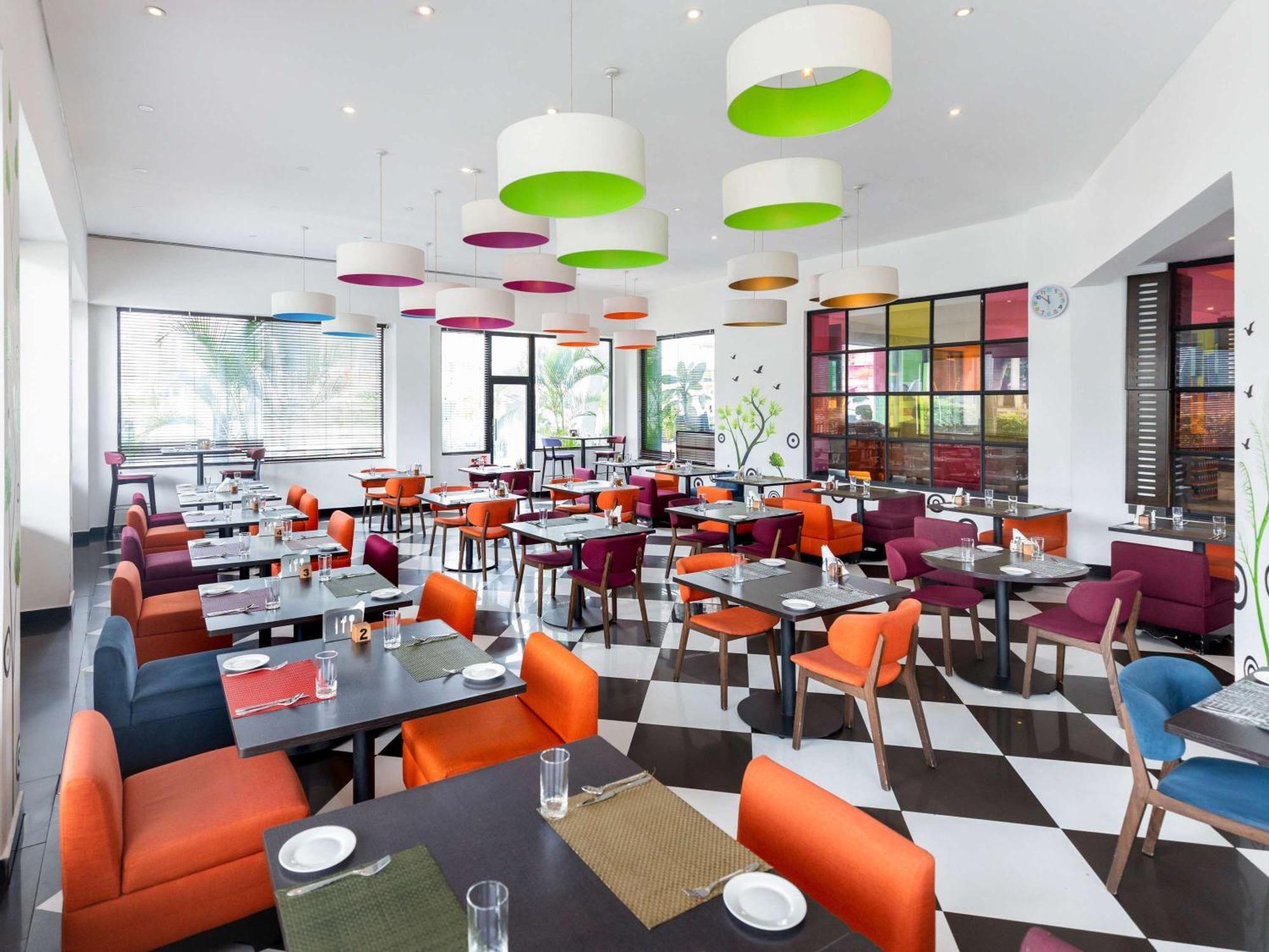 Отель Ibis Styles Accra Airport Экстерьер фото