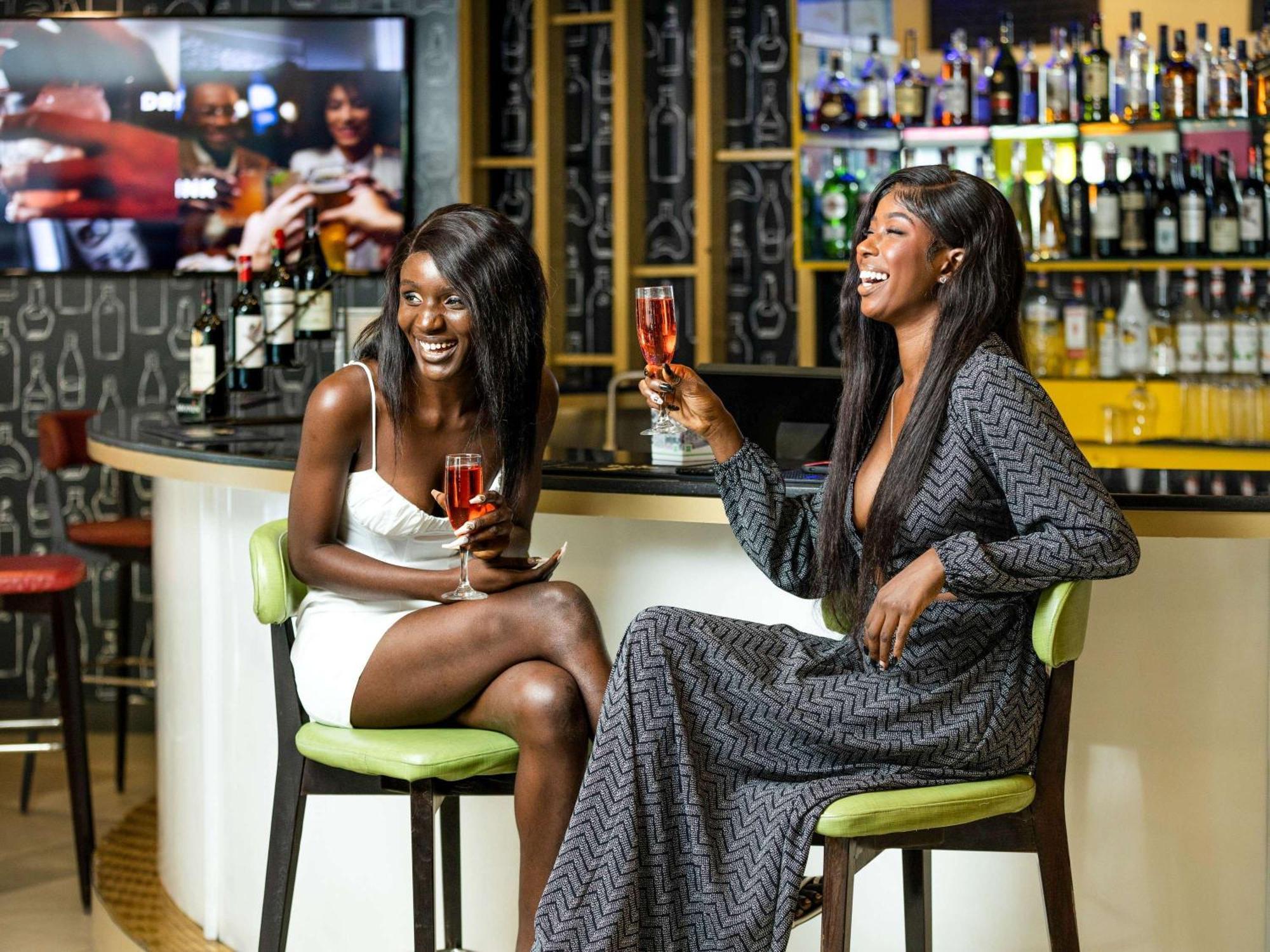 Отель Ibis Styles Accra Airport Экстерьер фото
