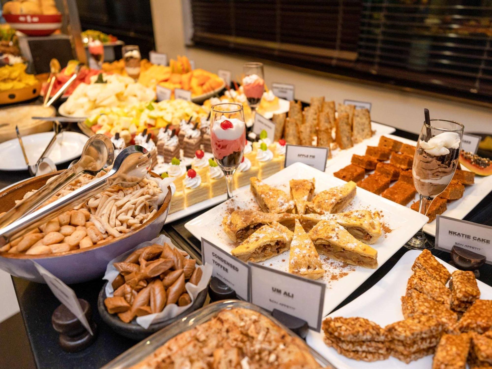 Отель Ibis Styles Accra Airport Экстерьер фото