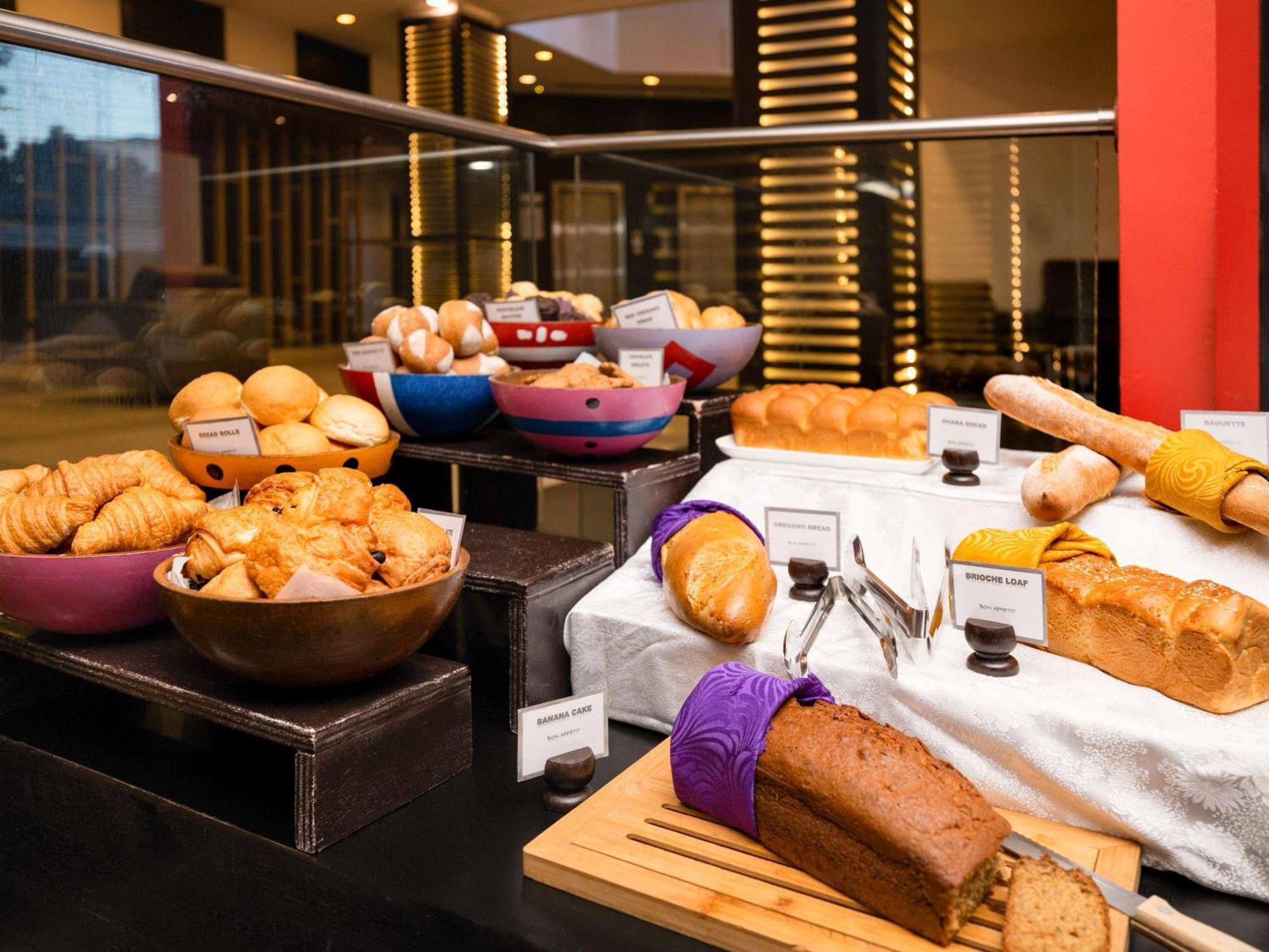 Отель Ibis Styles Accra Airport Экстерьер фото