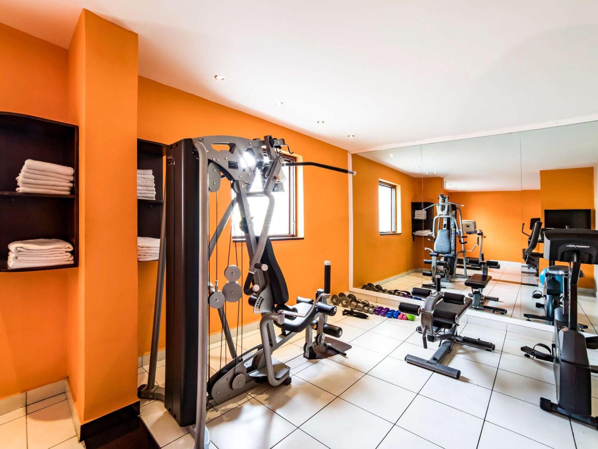 Отель Ibis Styles Accra Airport Экстерьер фото