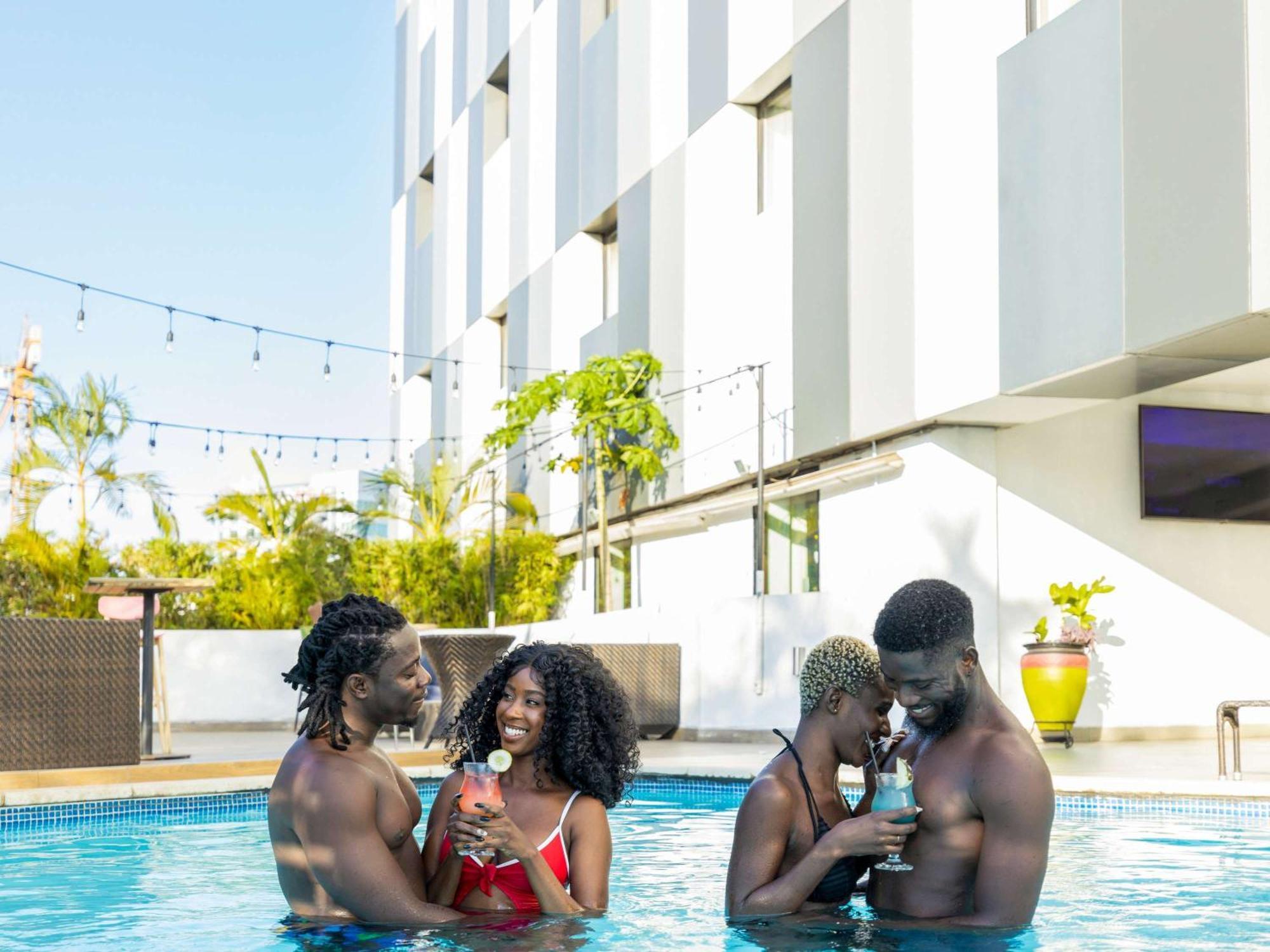 Отель Ibis Styles Accra Airport Экстерьер фото