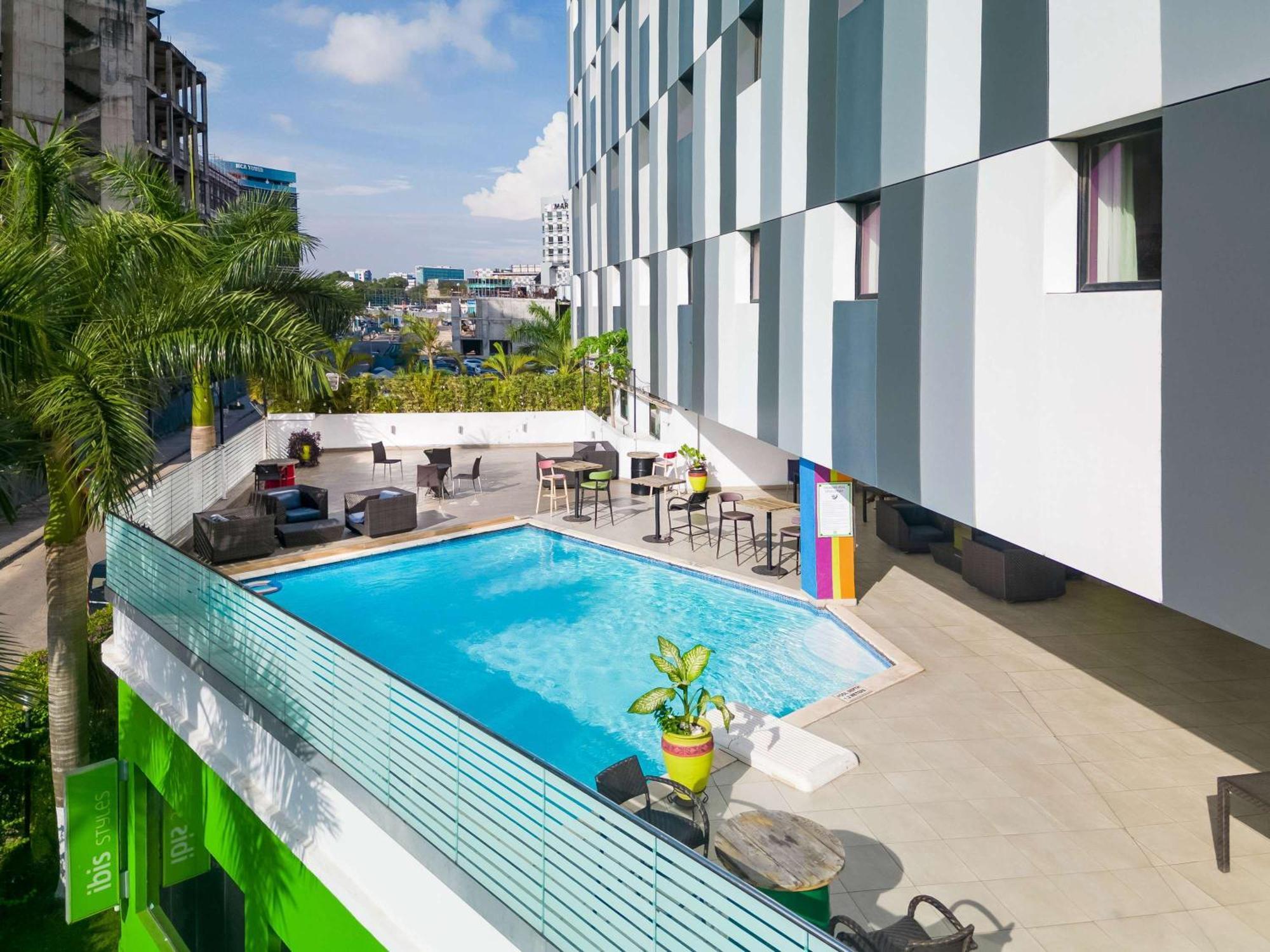 Отель Ibis Styles Accra Airport Экстерьер фото