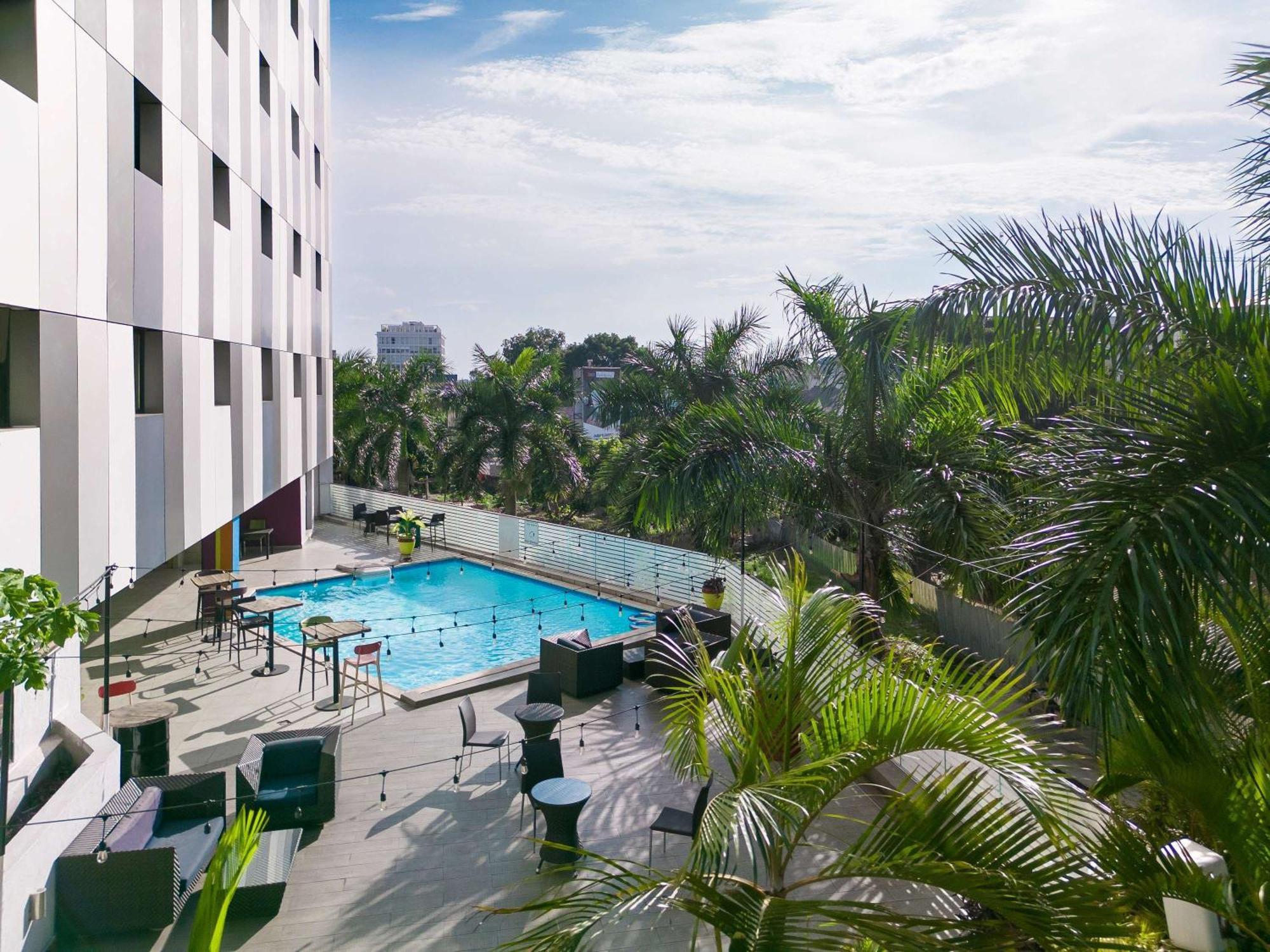 Отель Ibis Styles Accra Airport Экстерьер фото