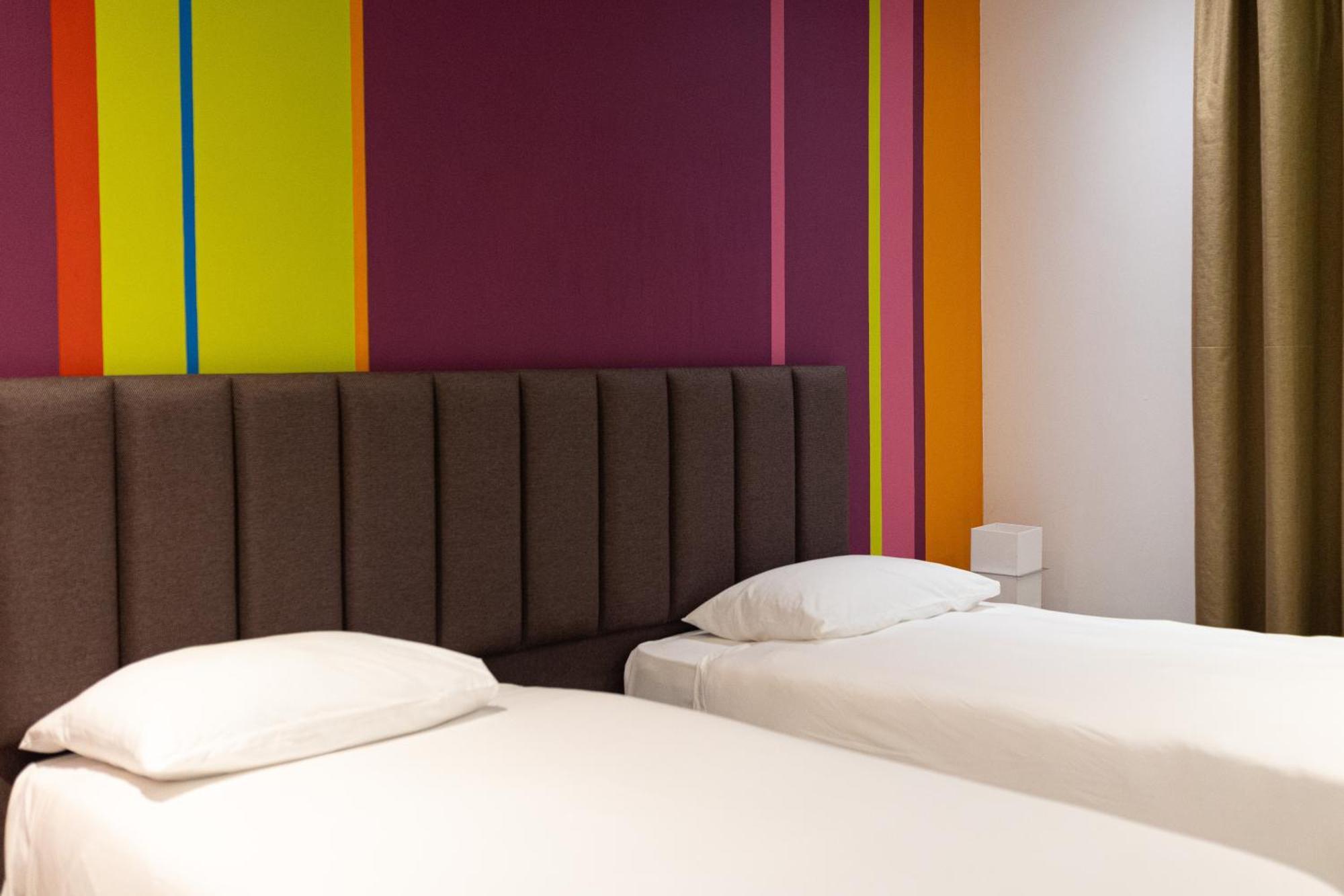 Отель Ibis Styles Accra Airport Экстерьер фото
