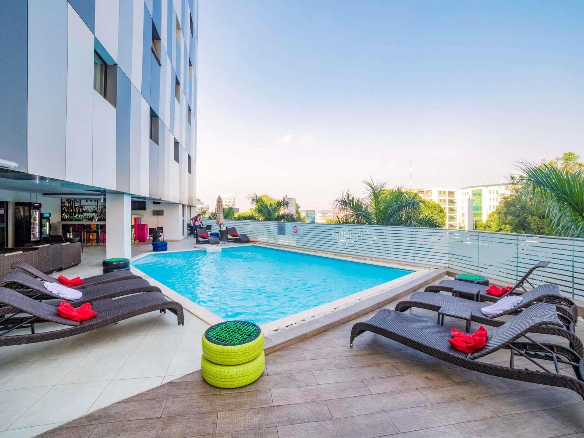 Отель Ibis Styles Accra Airport Экстерьер фото